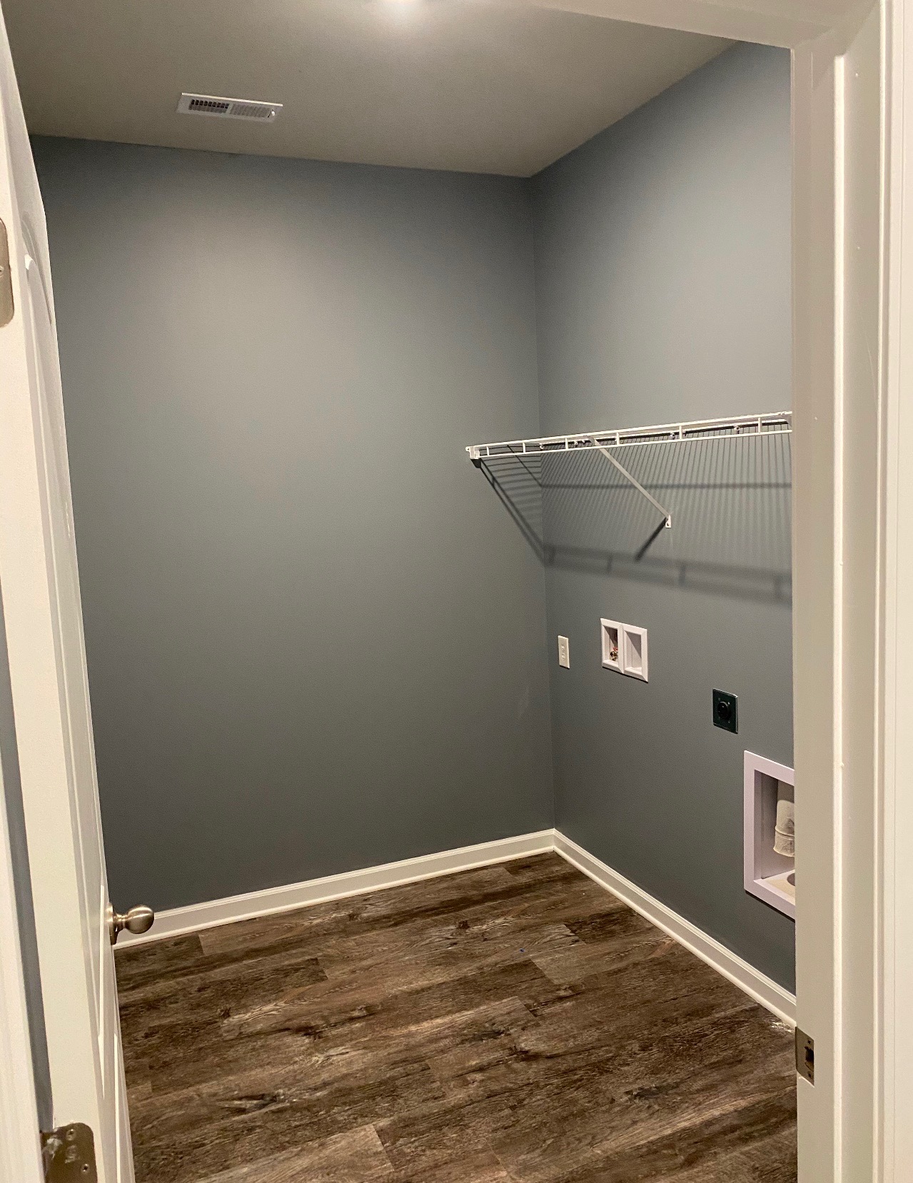 Laundry room prep & paint