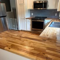 Kitchen island & counters