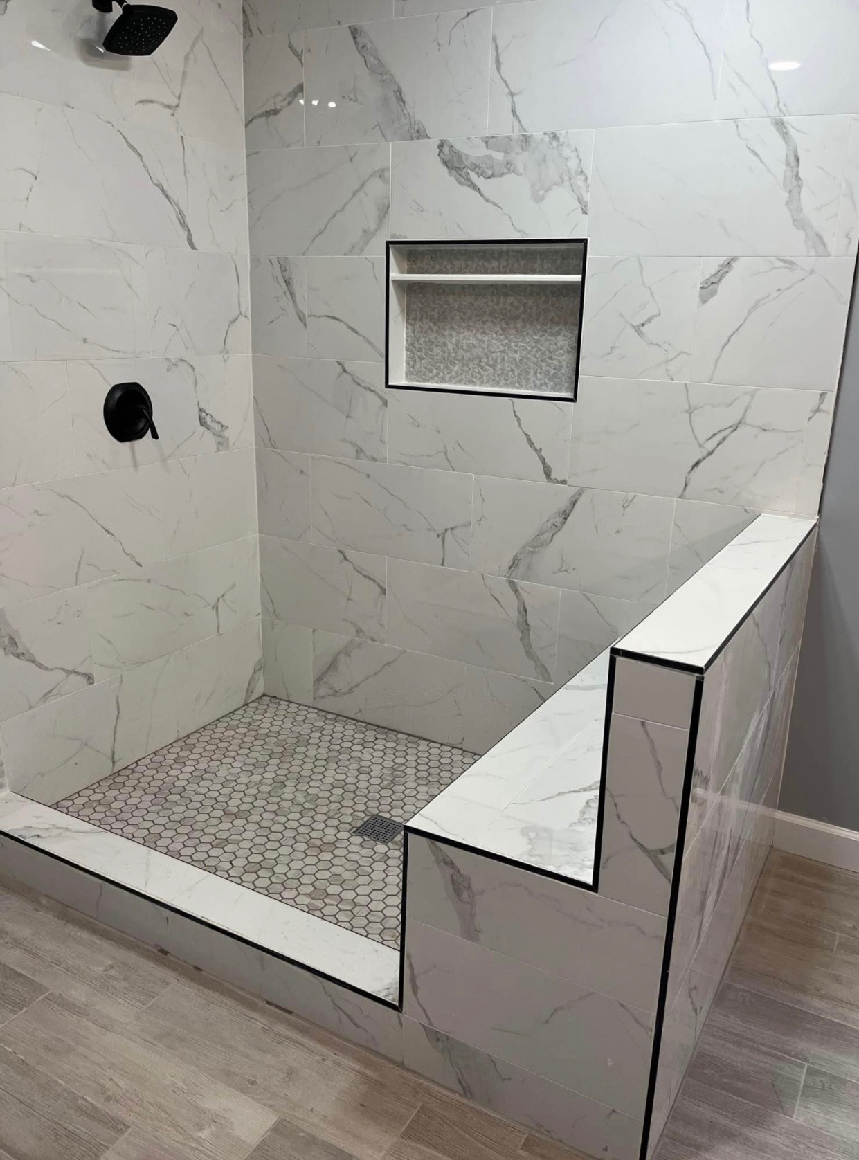 Calacatta tile shower with bench